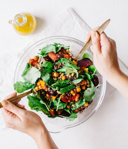 chăm sóc da - tô salad trộn