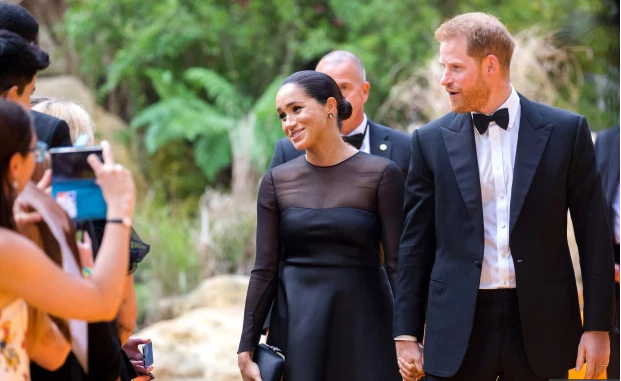 Meghan Markle rơi vào khủng hoảng truyền thông chưa từng thấy và để cứu vãn tình thế nàng dâu hoàng gia buộc phải làm 2 điều này - Ảnh 1.